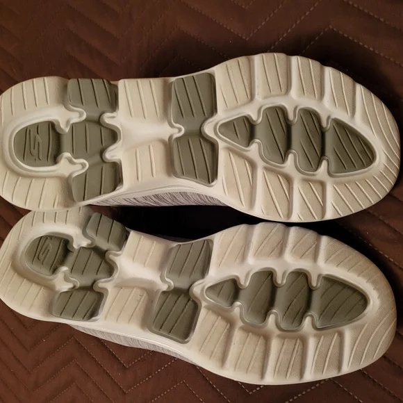 Skechers Gray Athletic Shoes - Picture 5 of 6